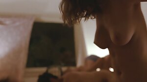 سینگ نوجوان سنہرے بالوں والی کے ساتھ حیرت انگیز قدرتی چھاتی ہے ایک اجنبی کے ساتھ جنسی